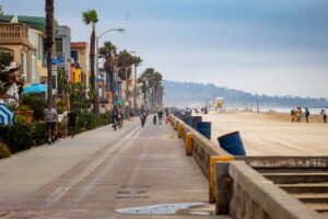 mission beach walking path along the ocean